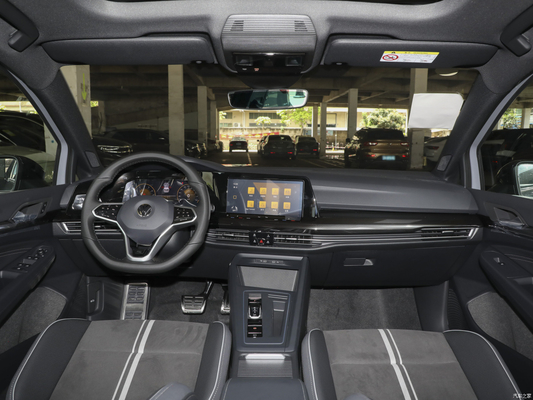 Upgrade Your Ride 2023 Golf Facelift 208 TSL DSG PRO Kleiner SUV mit LED Tageslicht