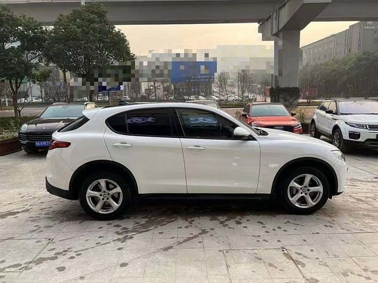 64 Liter Tankkapazität Alfa Romeo Stelvio Q4 Sport SUV in gutem Zustand Höchstgeschwindigkeit 230KM/h