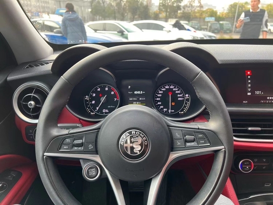 64 Liter Tankkapazität Alfa Romeo Stelvio Q4 Sport SUV in gutem Zustand Höchstgeschwindigkeit 230KM/h