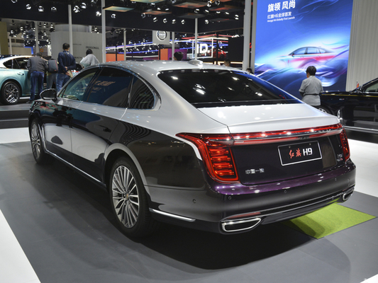 ESC-ausgestattete Hongqi H9 2.0T Limousine Elektrische Rückspiegel und für optimales Fahren