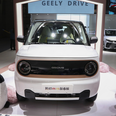 Bereit für die Auslieferung 2022 Geely Panda Mini EV 4-Sitzer reiner Elektroauto 120km / 200km Reichweite