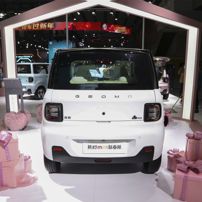 Bereit für die Auslieferung 2022 Geely Panda Mini EV 4-Sitzer reiner Elektroauto 120km / 200km Reichweite