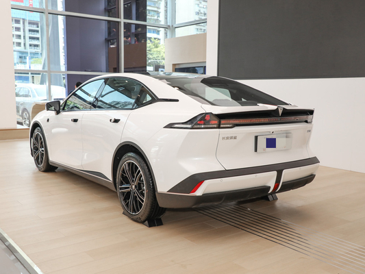 2022 Changan SL03 Lithiumbatterie Elektroauto 515km Reichweite 190KW Motorleistung Online