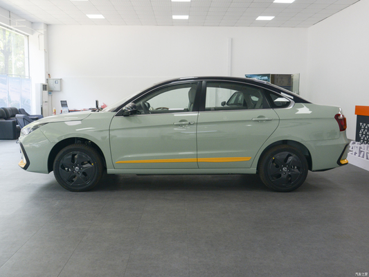 Als Bild 2023 Dongfeng Aeolus E70 Yizhi Version 420KM Akkulaufzeit Hybrid-Treibstofftyp