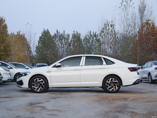 2023 Volkswagen Sagitar 300TSI DSG Leap Version Limousine mit Hinterkamera und automatischer AC