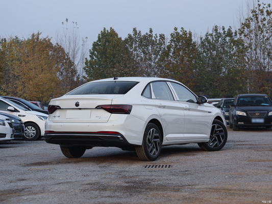 2023 Volkswagen Sagitar 300TSI DSG Leap Version Limousine mit Hinterkamera und automatischer AC