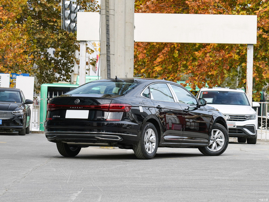 2024 Volkswagen Passat 280TSIM Business Edition 4-Türer 5-Sitzer Limousine mit Dachregal
