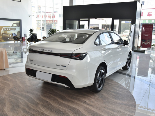 Peking EU5 PLUS R500 Elektrolimousine mit 416 km Reichweite und 120 kW Gesamtmotorleistung