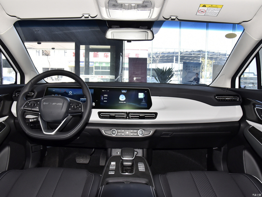 Peking EU5 PLUS R500 Elektrolimousine mit 416 km Reichweite und 120 kW Gesamtmotorleistung