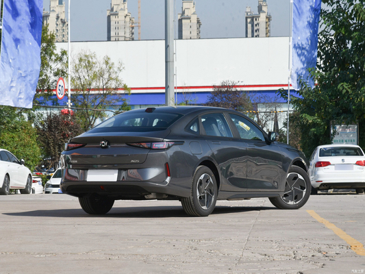 Kraftstoffart Hybrid Changan A05 Plug-in Hybridfahrzeug 5 Sitzplätze Drei Boxen 2024