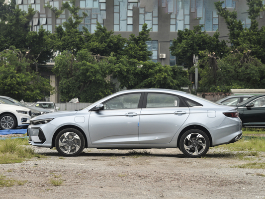 Geely Emgrand L HiP Hybrid 5-Sitzer Limousine 100KM Elektrische Reichweite Linksfahrt 5 Sitzplätze