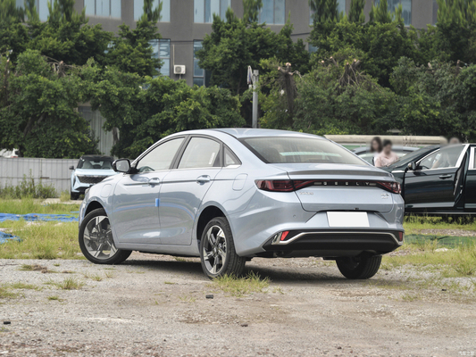 Geely Emgrand L HiP Hybrid 5-Sitzer Limousine 100KM Elektrische Reichweite Linksfahrt 5 Sitzplätze