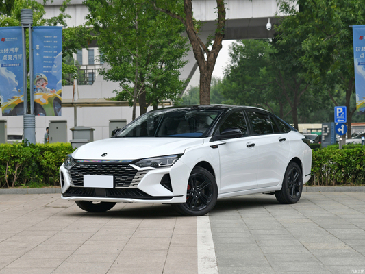 Ein elektrisches, mit einem Schlüssel angehobenes Heckfenster Dongfeng Max 2024 Hybrid 1.5T für Leistung