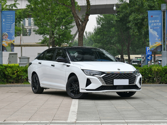 Ein elektrisches, mit einem Schlüssel angehobenes Heckfenster Dongfeng Max 2024 Hybrid 1.5T für Leistung