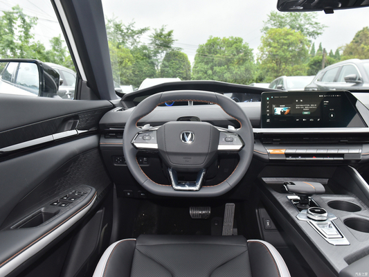2023 Changan Uni-v 1.5T Hatchback Benzinlimousine mit Geschwindigkeitssteuerung ACC als Bild