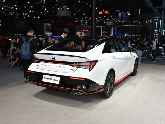 2023 Hyundai Elantra 1.5L CVT LUX Limousine Die perfekte Kombination aus Leistung und Leistung