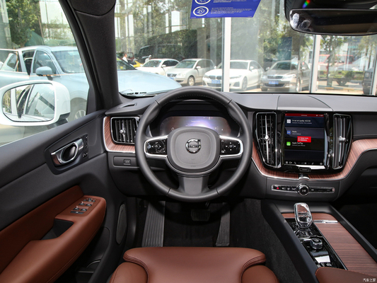 2024 Volvo XC60 B5 48V Light Hybrid 4WD Luxus-Mittelklasse-SUV mit 5 Sitzen und 6 Airbags