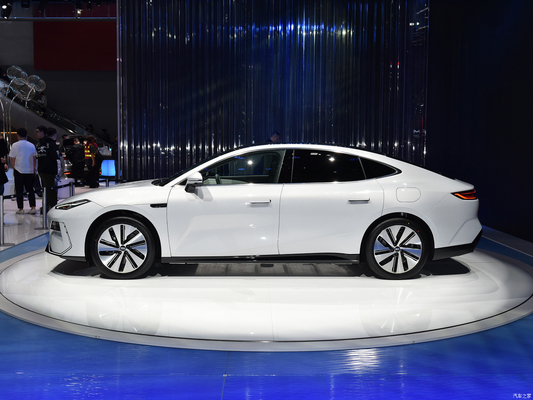Energy Electric Geely Galaxy E8 Auto 4-Türer-5-Sitzer mit 200KW Leistung und geräumigem Innenraum