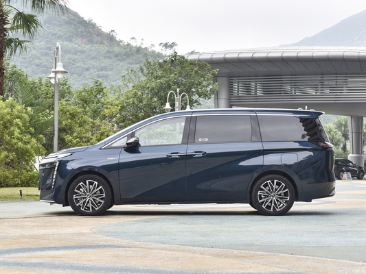 5-Türer 7-Sitzer mittelgroßer MPV Trumpchi E8 Max PHEV Hybridfahrzeug mit 150 km Reichweite