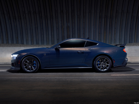 Linksgetriebener Mustang 2024 5,0L V8 Dark Horse Import-Hardtop-Sportwagen 4821*1917*1401