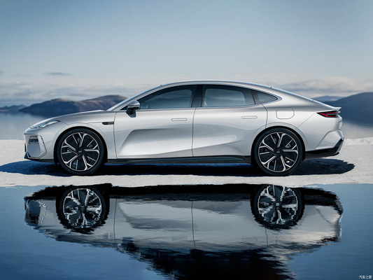 200 kW Einmotor 2024 Geely Galaxy Yinhe E8 665 km Starship Voyage Edition Energiefahrzeug