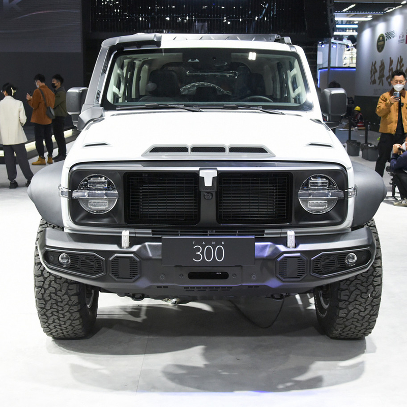 2023 GWM Offroad Tank 300 SUV 2.0T Benzinkraftstoff 4WD mit LED-Scheinwerfer ausgestattet