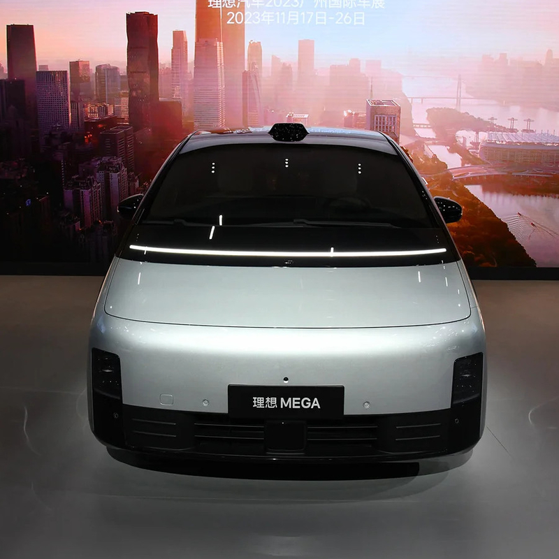 2023 MAX MPV Li Mega Auto EVC Auto mit 400 kW Gesamtmotorleistung und 700 km CLTC Reichweite